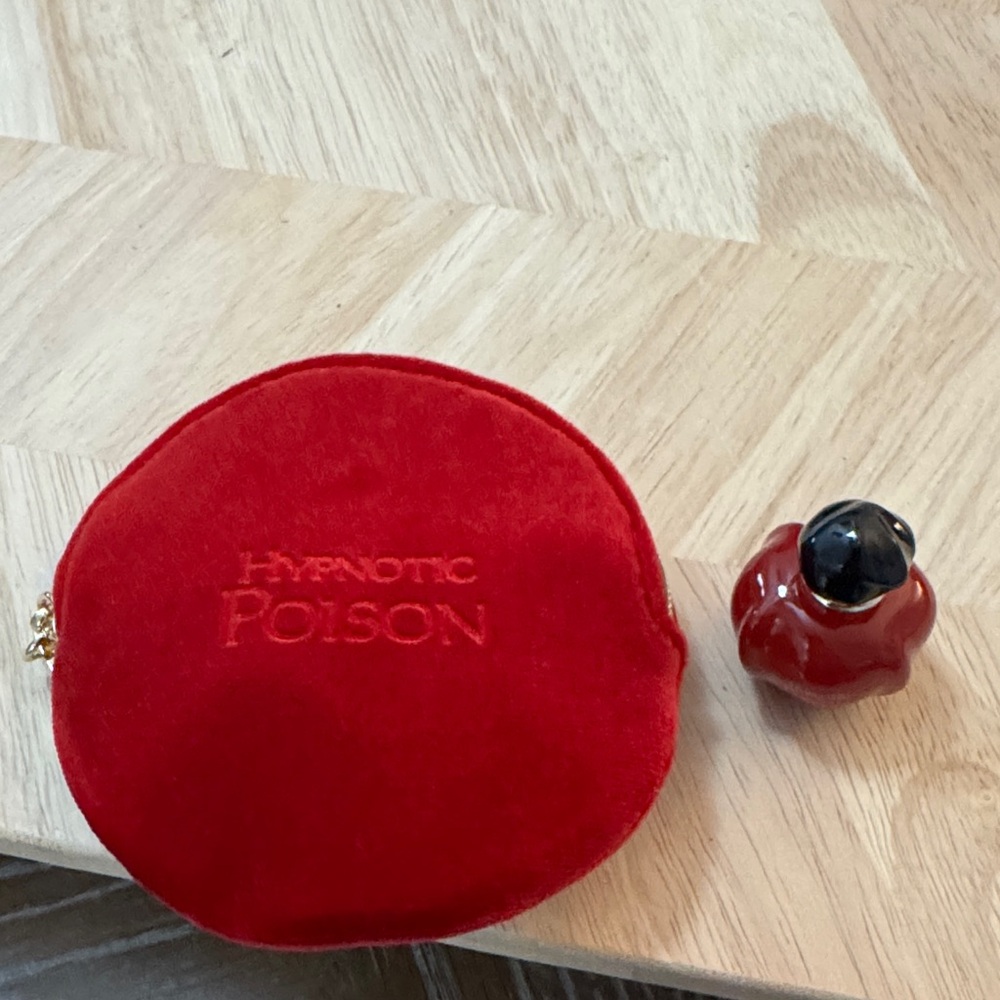 Dior Hypnotic Poison a small red velvet round pouch and a mini fragrance bottle - Picture 4 of 5